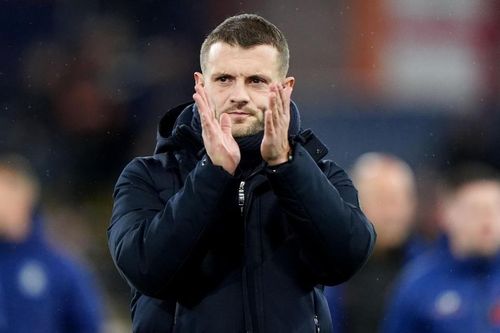 HLV Wilshere thăng hoa