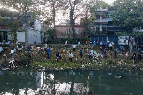 Huế: Ra quân khắc phục hậu quả mưa lũ, trả lại không gian xanh ở các điểm di tích