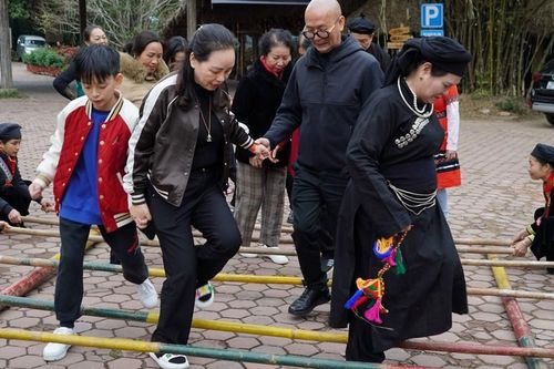 Bảo tồn bản sắc văn hóa dân tộc gắn với giảm nghèo bền vững