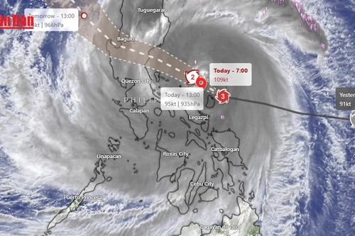 Philippines sơ tán 100.000 dân trước khi bão Phượng Hoàng đổ bộ