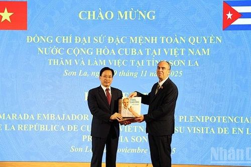 Đoàn công tác Đại sứ quán Cuba thăm và làm việc tại tỉnh Sơn La