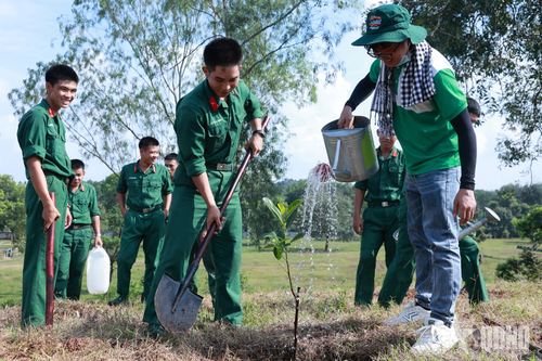 Sư đoàn 309 phát động trồng cây xanh, thắt chặt tình quân dân