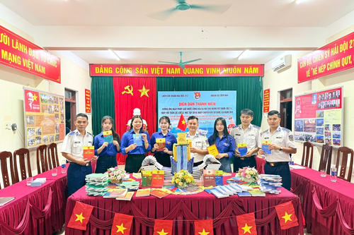 Hải đội 212 (Bộ tư lệnh Vùng Cảnh sát biển 2): Diễn đàn thanh niên hưởng ứng Ngày Pháp luật Việt Nam