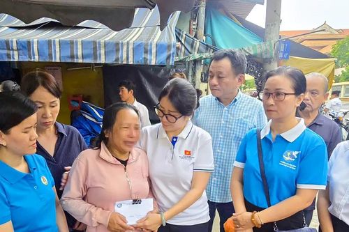 Hỗ trợ gia đình nạn nhân tử vong khi đi trong nước ngập
