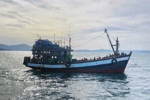 Chìm tàu chở người di cư ngoài khơi Malaysia, hàng chục người mất tích