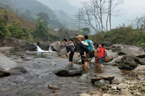 Cô giáo trẻ 10 năm gieo chữ không mỏi nơi rừng đầu nguồn