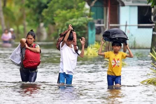 Philippines sơ tán 100.000 người trước siêu bão Fung-wong