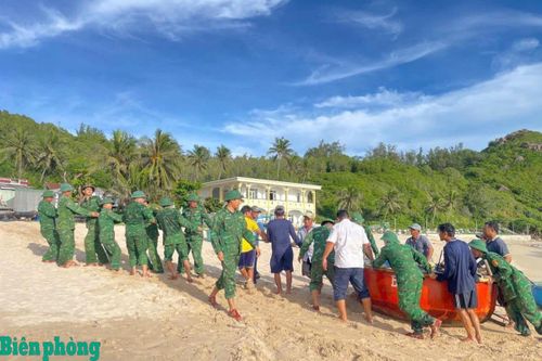 Trong thiên tai khốc liệt, tình quân dân càng thêm gắn bó, bền chặt