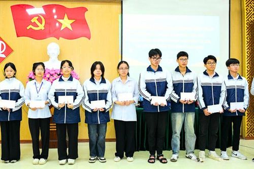 Ninh Bình: Tuyên truyền pháp luật phòng, chống lừa đảo và bắt cóc trực tuyến cho học sinh trường THPT Hoa Lư A