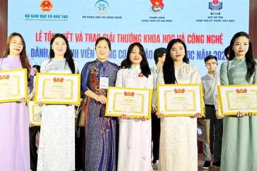 Đề tài của nữ sinh viên tộc người Rục đoạt giải nhì khoa học cấp toàn quốc
