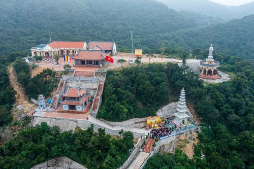 Toàn cảnh ngôi chùa trên hòn đảo tiền tiêu ở Quảng Ninh
