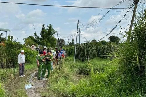 Phát hiện thi thể người đàn ông úp mặt dưới ruộng