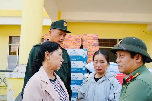 Bộ Công an tặng 20 tấn lương thực, hàng hóa thiết yếu cho 300 hộ dân vùng bão lũ Đắk Lắk