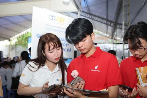 Nguồn nhân lực trước thách thức 'chưa giàu đã già'