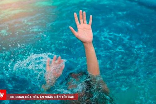 Hai học sinh bị nước cuốn khi tắm suối, một em tử vong
