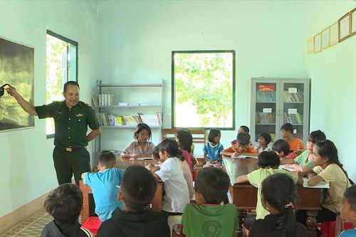 Những thầy giáo quân hàm xanh thắp sáng tri thức miền biên viễn