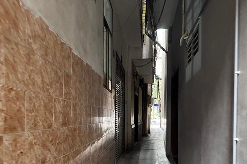 Chán nản ôm nhà 6 tỷ ở ngõ hẹp Hà Nội; phía sau siêu dự án 300.000 tỷ ven sông Hồng