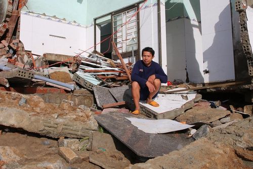 11 ngày đêm miền Trung vật lộn với lũ, sạt lở và bão tàn phá