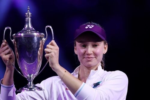 Rybakina đòi nợ Sabalenka, lên ngôi Nữ hoàng WTA Finals
