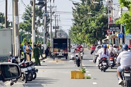 Người đàn ông tử vong sau va chạm với xe tải chở rau ở TPHCM