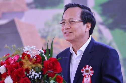 Bộ trưởng Đào Ngọc Dung: Để ngôi trường là mái nhà chung của con em đồng bào