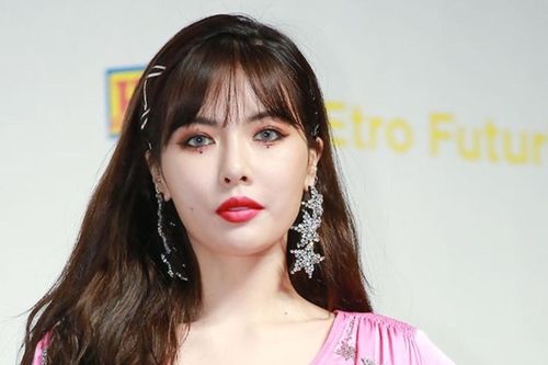 'Nữ hoàng gợi cảm' HyunA ngất xỉu trên sân khấu khi đang biểu diễn
