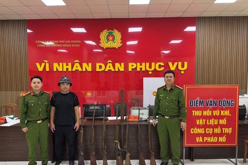 Bất ngờ phát hiện 7 khẩu súng trong hầm nhà cũ giữa trung tâm Hải Phòng