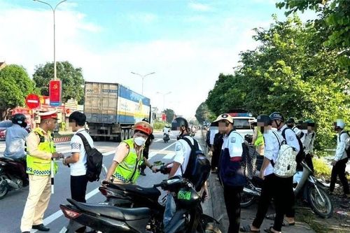 Giao xe cho người chưa đủ tuổi bị xử lý thế nào?