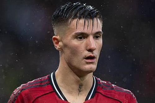 Shearer chê Sesko sau trận Man Utd hòa Tottenham 2-2
