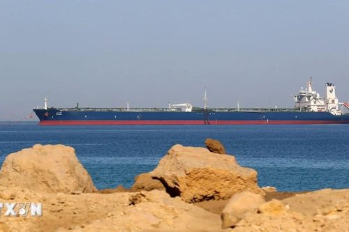 Tàu container siêu lớn đầu tiên trở lại Kênh đào Suez