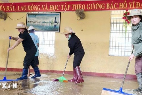 Đắk Lắk: Nỗ lực khôi phục sản xuất, vệ sinh trường lớp sau bão số 13