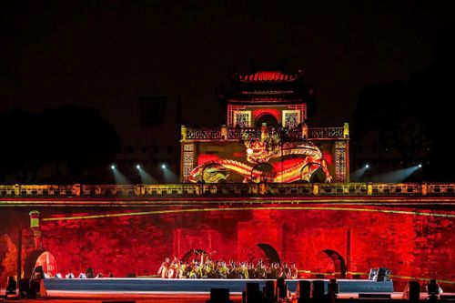Tổng đạo diễn Phạm Hoàng Giang biến Hoàng Thành Thăng Long thành sân khấu đa giác quan