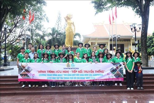 Gắn kết gia đình Việt và sinh viên Lào, Campuchia