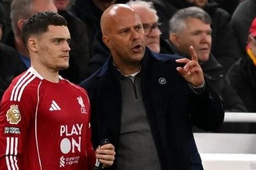 HLV Slot bác bỏ tuyên bố của Arsene Wenger về Liverpool