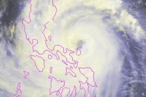Kích thước khổng lồ của siêu bão 'quái vật' Phượng hoàng: Người Philippines choáng váng