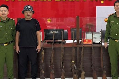 Đang phá dỡ công trình tại một công ty, nam công nhân vội báo công an khi phát hiện súng tại tầng hầm