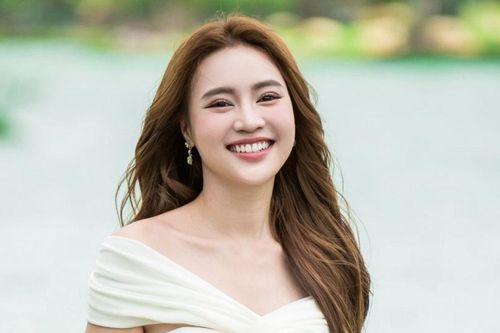 Chiếc đồng hồ 22 triệu của Ninh Dương Lan Ngọc