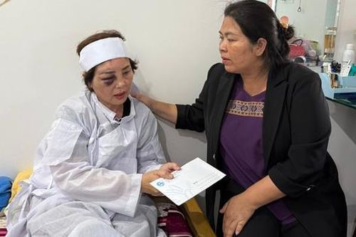 Chủ tịch Hội LHPN tỉnh Gia Lai thăm hỏi các gia đình nạn nhân cơn bão số 13