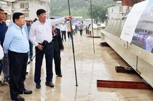 Phó Thủ tướng Nguyễn Chí Dũng kiểm tra thực tế tuyến cao tốc Tuyên Quang - Hà Giang
