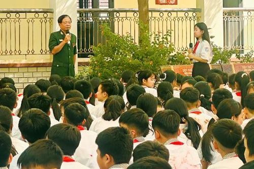 Truyền lửa cách mạng cho thế hệ trẻ