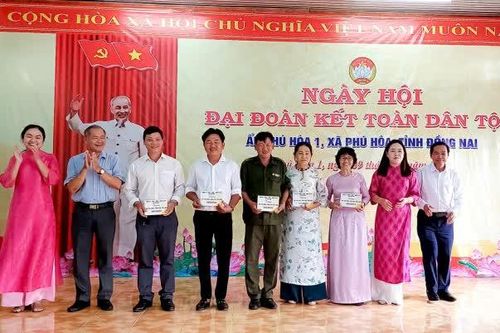 Thi đua lao động, học tập, sáng tạo, góp phần xây dựng khu dân cư giàu mạnh