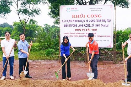 Trường làng Plong khấp khởi vui