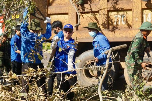 Gần 1.000 đoàn viên thanh niên Gia Lai ra quân khắc phục thiệt hại sau bão số 13