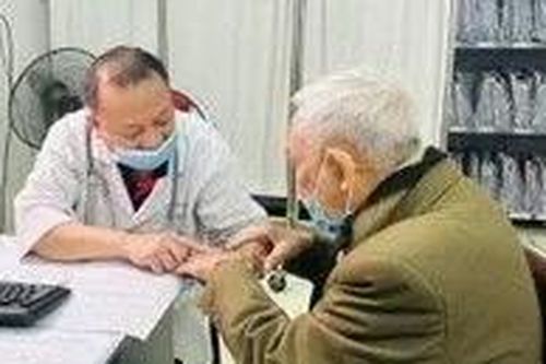 Phòng bệnh cho nhóm dễ bị tổn thương, thực hiện mục tiêu 'lão hóa khỏe mạnh'