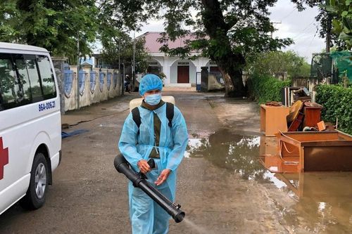 Tiêu chảy, đau mắt đỏ 'rình rập' người dân sau mưa lũ