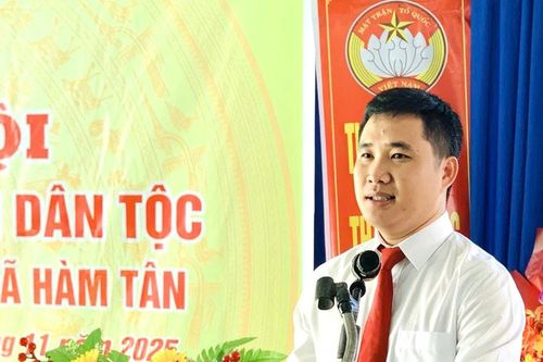 Bí thư Tỉnh đoàn Lâm Đồng dự Ngày hội Đại đoàn kết tại xã Hàm Tân