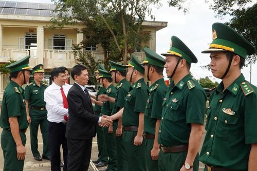 Phó Thủ tướng Hồ Đức Phớc thăm các đồn biên phòng tại xã Thuận An