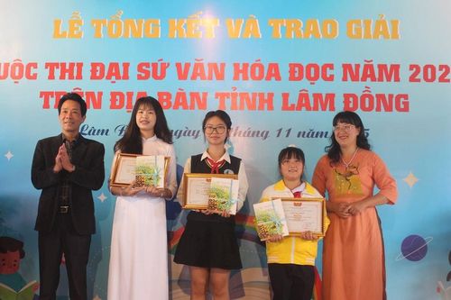 Trao giải Cuộc thi Đại sứ Văn hóa đọc năm 2025 cho 50 học sinh xuất sắc