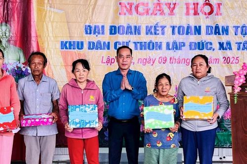 Sôi nổi Ngày hội Đại đoàn kết toàn dân tộc ở thôn Lập Đức