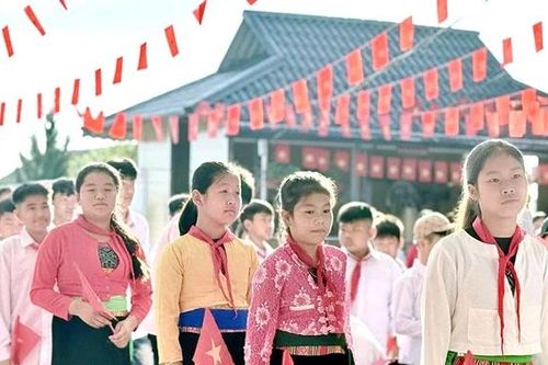 Dạy học gắn với giữ gìn bản sắc văn hóa Mường